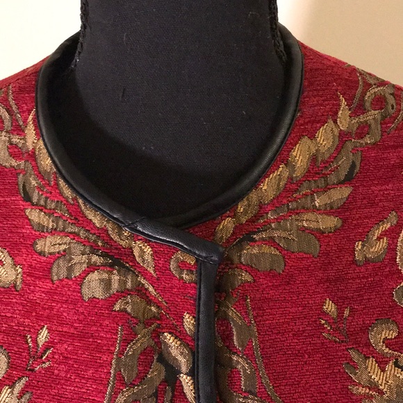 Beautiful deep red tapestry jacket - Picture 4 of 6
